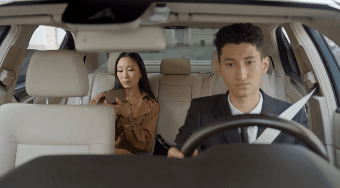 What lipstick does Anna Wintour wear? Discover the Iconic Red Lip That Defines Her Style!