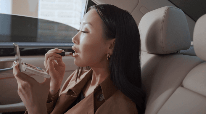 Why Won’t My Lipstick Stay On? Common Mistakes & Fixes for Long-Lasting Lips!