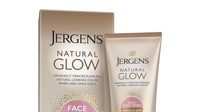 Jergens Natural Glow Self Tanner Face Moisturizer Review: SPF, Hydration & Gradual Tan for Deep Skin Tones