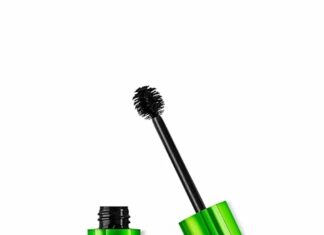 KIKO Milano Lengthening Top Coat Mascara Review: Real Results, False-Lash Effect