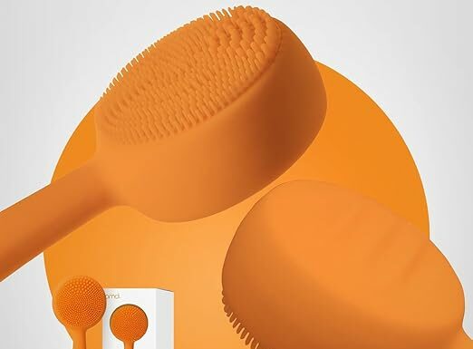 PMD Clean Mini Review: Does This SonicGlow Device Really Clear Pores & Lift Skin?