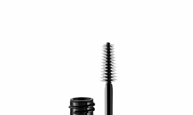 KIKO Milano Volume & Definition Top Coat Mascara Review: Does It Double Lash Volume?